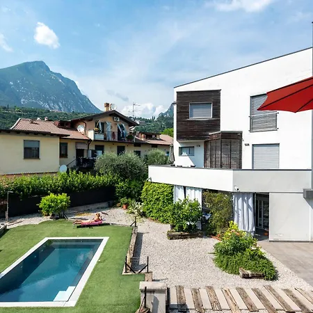 Rosy & Onyx House With Shared Pool Apartment Toscolano-Maderno