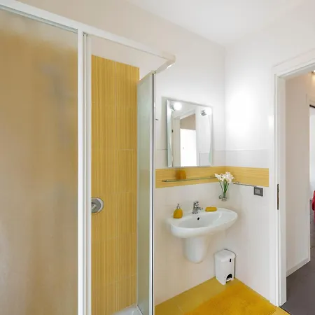 Rosy & Onyx House With Shared Pool Apartment