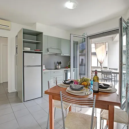 Rosy & Onyx House With Shared Pool Apartamento *