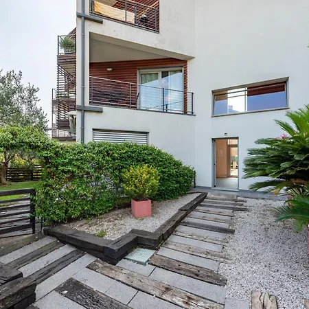 Rosy & Onyx House With Shared Pool * Toscolano Maderno