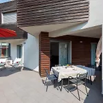 דירה Rosy & Onyx House With Shared Pool *